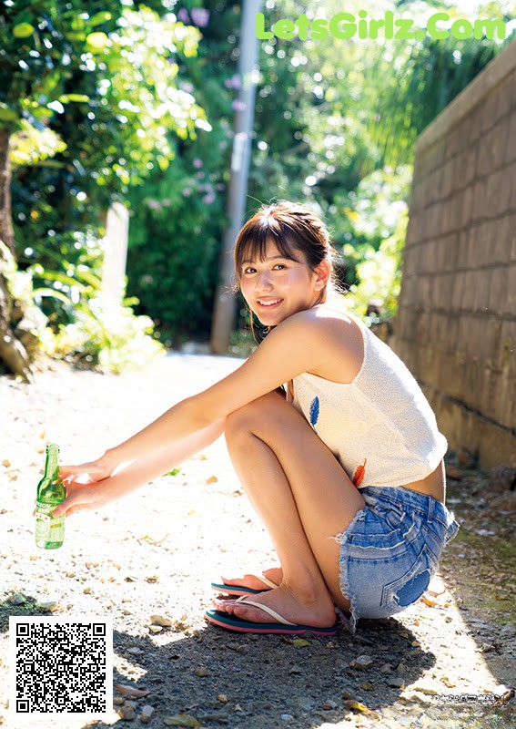 View - Haruka Arai 新井遥, Young Magazine 2021 No.01 (ヤングマガジン 2021年01号) - ArtXGirl.com